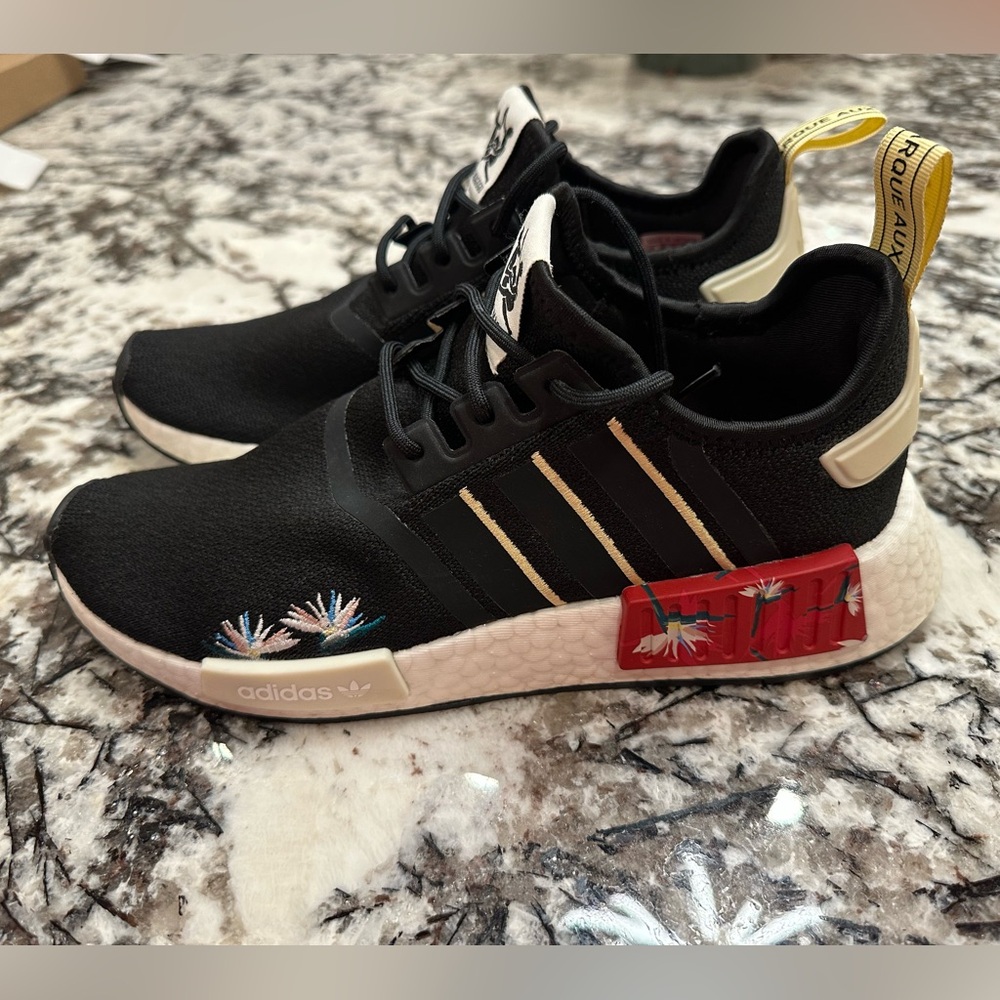 Adidas Thebe Magugu women’s size 8.5. Black, red, white.
Like New.